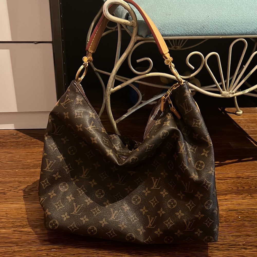 Sully LOUIS VUITTON
Monogram Sully MM